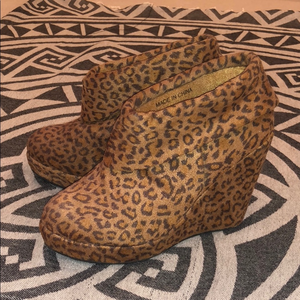 🐆 Forever 21 Leopard Print Wedge Booties 🐆